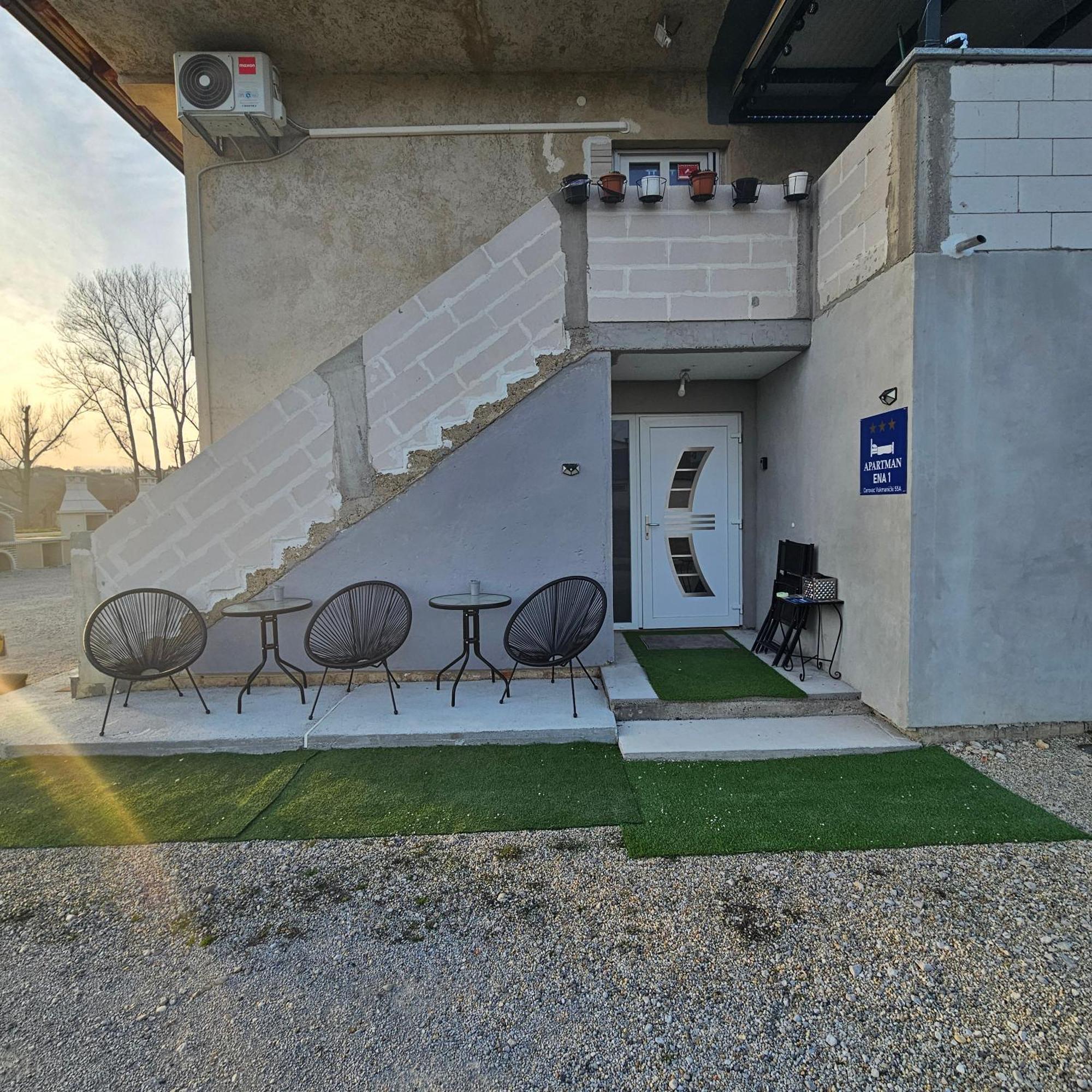Ferienwohnung Ena1 & Ena2 -Big Free Parking Karlovac Exterior foto