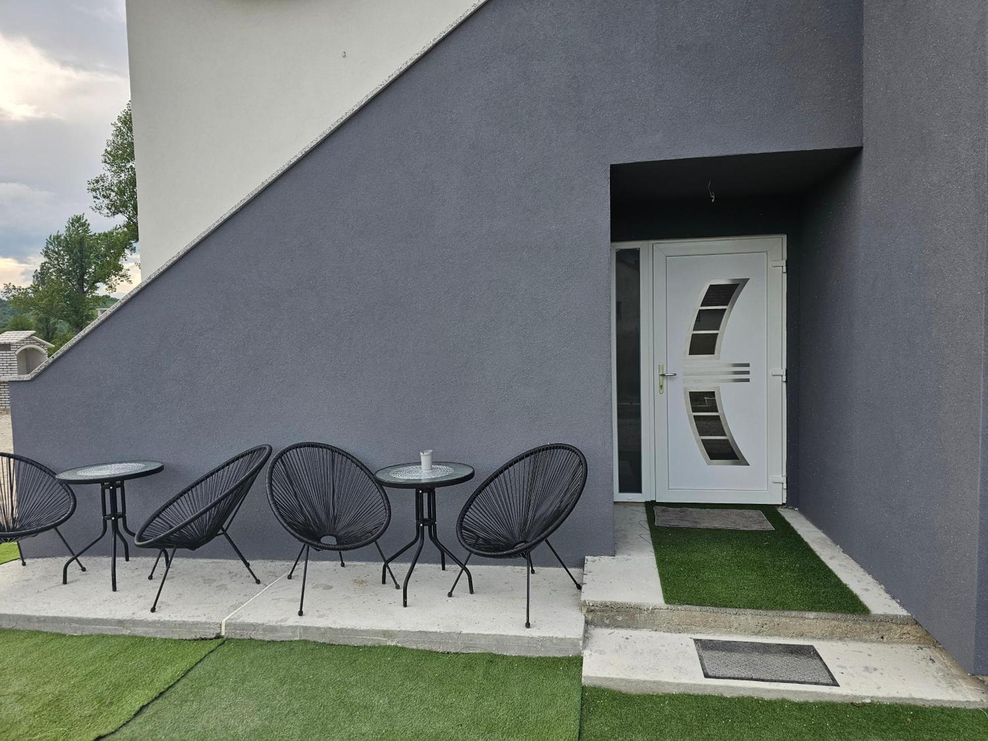 Ferienwohnung Ena1 & Ena2 -Big Free Parking Karlovac Exterior foto