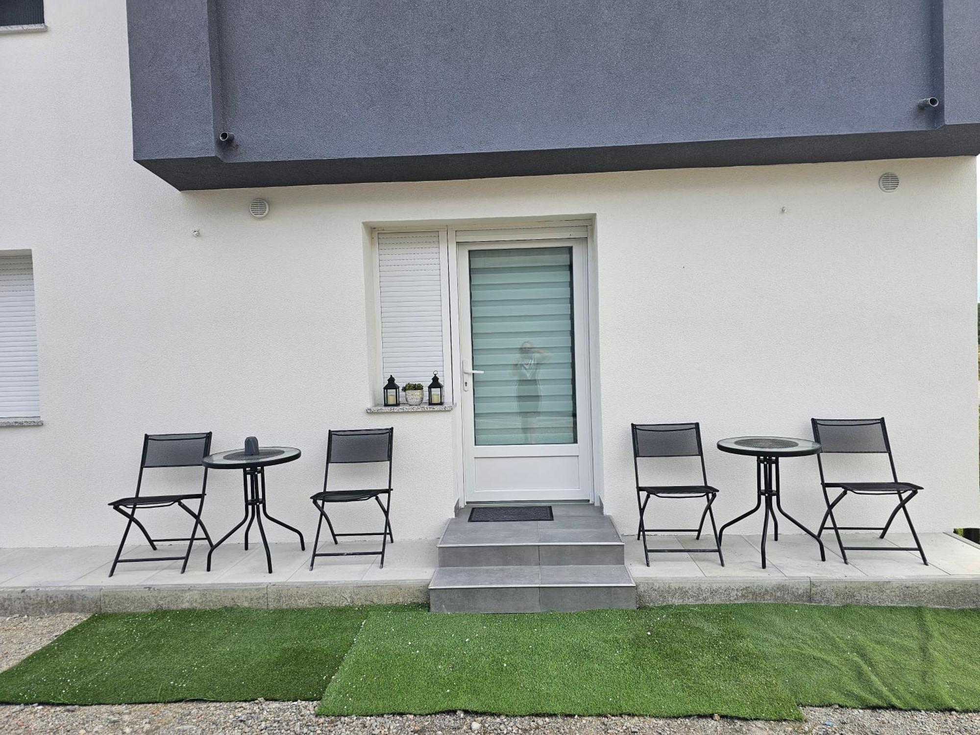 Ferienwohnung Ena1 & Ena2 -Big Free Parking Karlovac Exterior foto